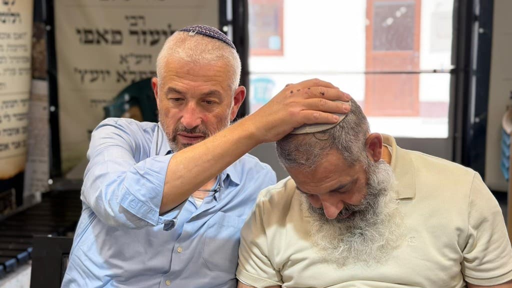רגע של ברכה ותפילה בציון בעל הפלא יועץ